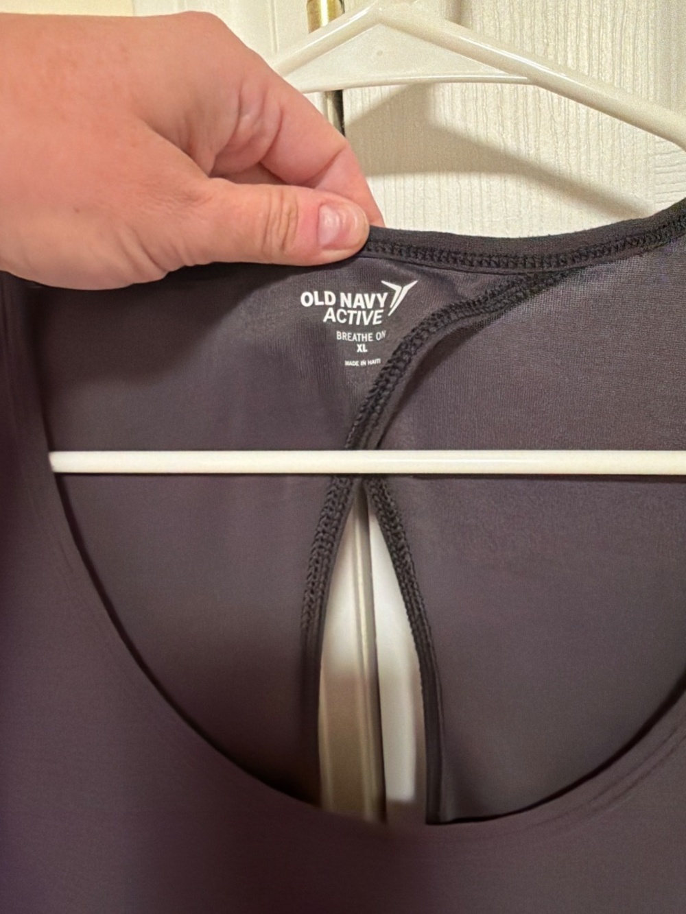 Workout top - Picture 2 of 3